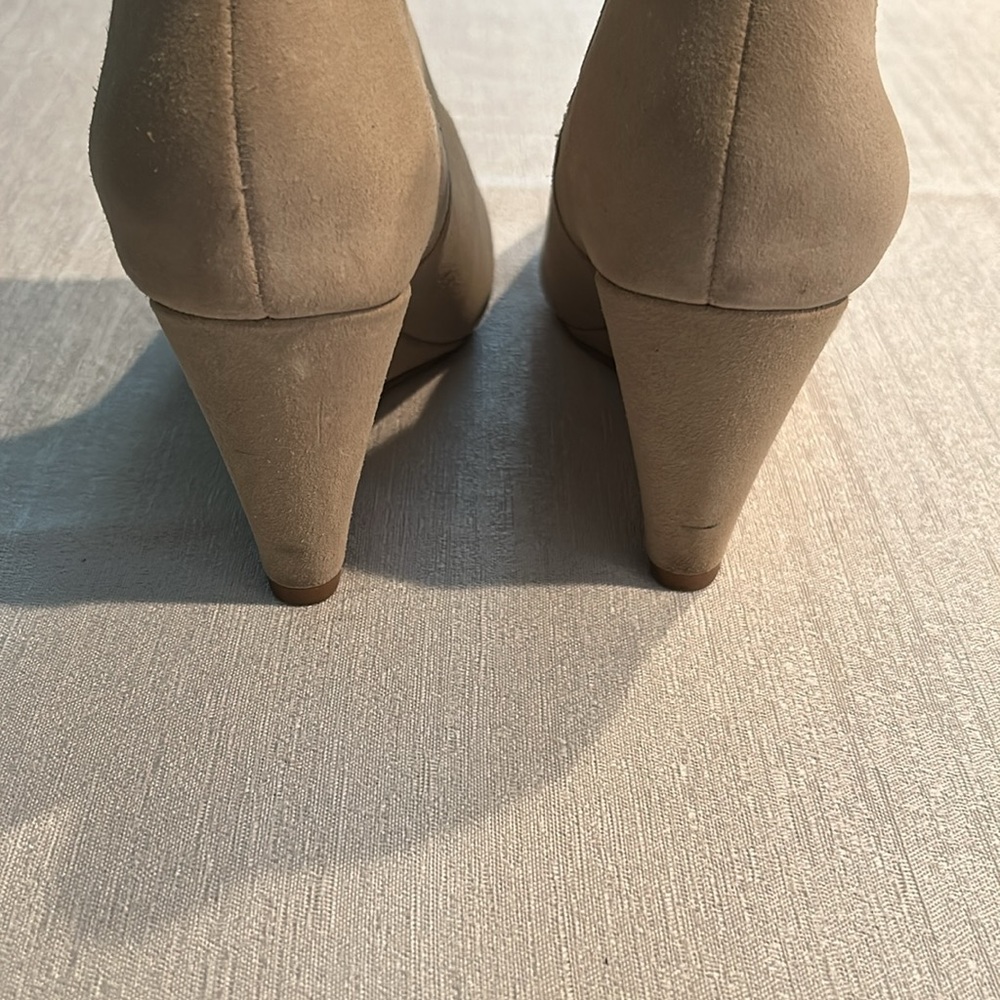 Saks Fifth Avenue Women’s Ankle Booties Cream Color W/ Fur lined inside Size 5 - Picture 11 of 16